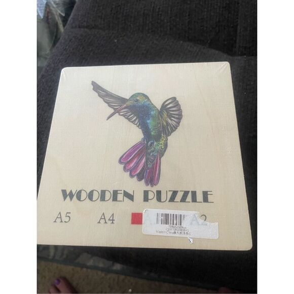 New Awesome Wooden Colorful Hummingbird Jigsaw Puzzle - Picture 1 of 4